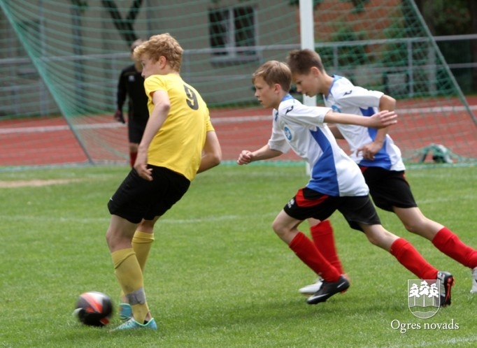 "Ogres SC" jaunie futbolisti piekāpjas Vidzemes izlasei