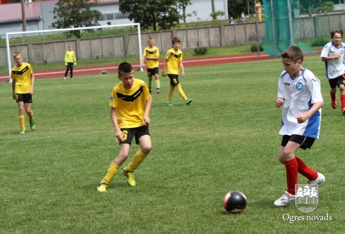 "Ogres SC" jaunie futbolisti piekāpjas Vidzemes izlasei