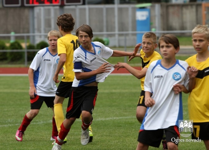 "Ogres SC" jaunie futbolisti piekāpjas Vidzemes izlasei