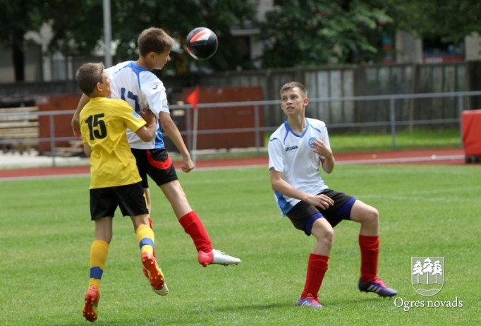 "Ogres SC" jaunie futbolisti piekāpjas Vidzemes izlasei