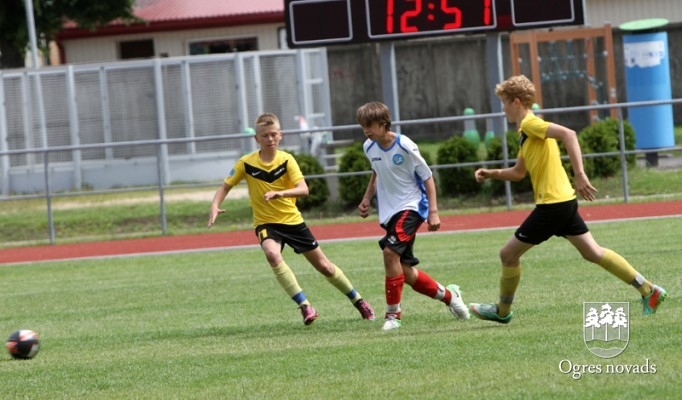 "Ogres SC" jaunie futbolisti piekāpjas Vidzemes izlasei