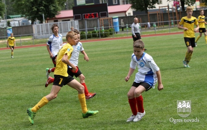 "Ogres SC" jaunie futbolisti piekāpjas Vidzemes izlasei