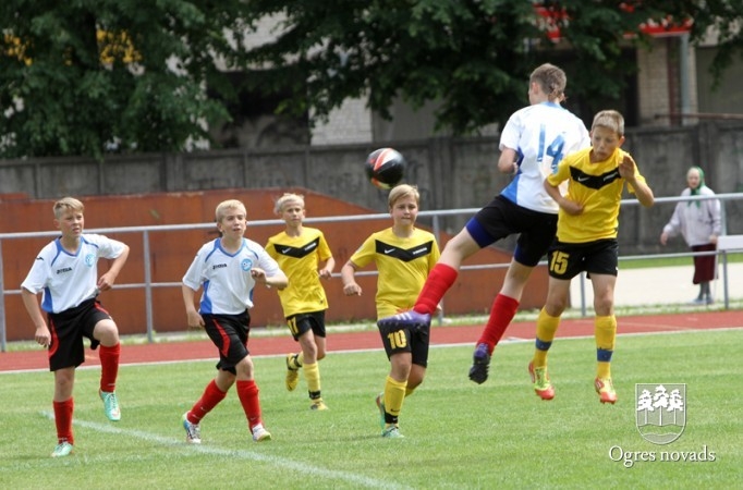 "Ogres SC" jaunie futbolisti piekāpjas Vidzemes izlasei