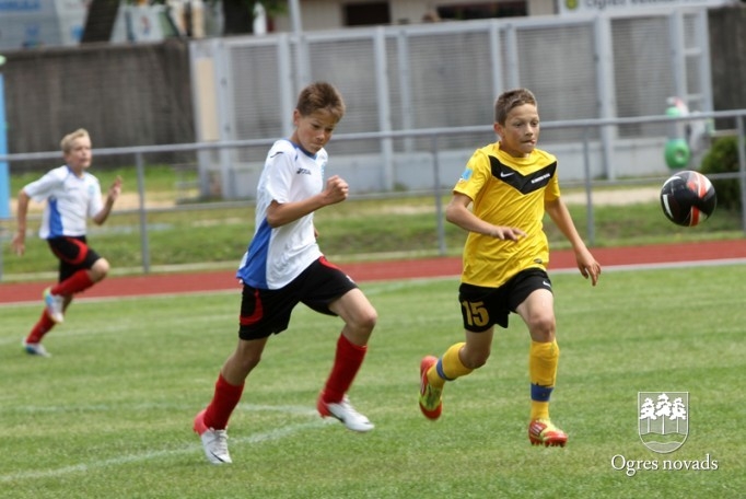 "Ogres SC" jaunie futbolisti piekāpjas Vidzemes izlasei