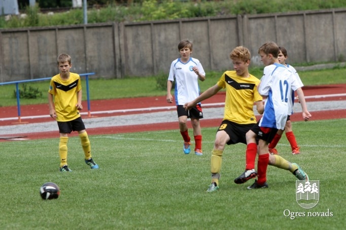 "Ogres SC" jaunie futbolisti piekāpjas Vidzemes izlasei