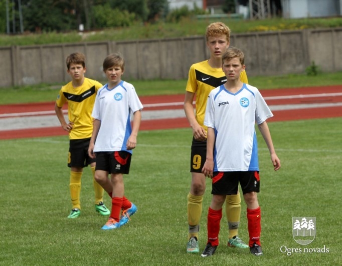 "Ogres SC" jaunie futbolisti piekāpjas Vidzemes izlasei