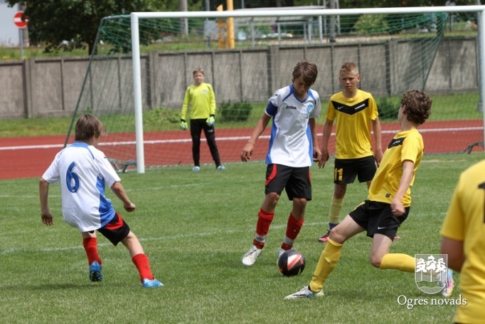 "Ogres SC" jaunie futbolisti piekāpjas Vidzemes izlasei