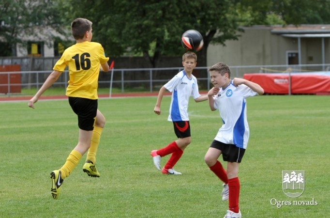 "Ogres SC" jaunie futbolisti piekāpjas Vidzemes izlasei