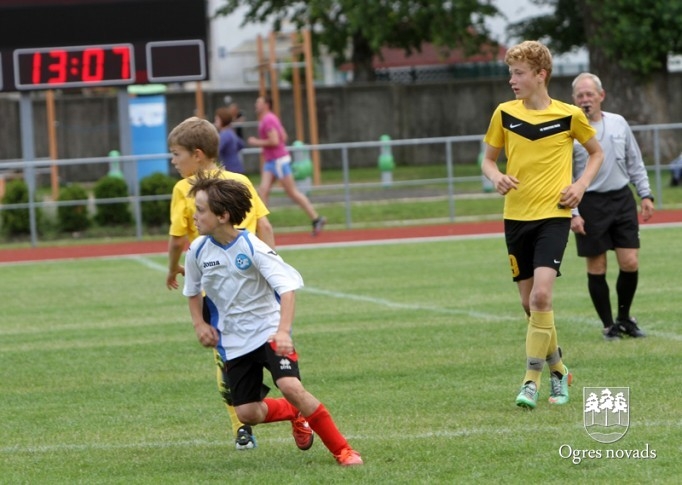 "Ogres SC" jaunie futbolisti piekāpjas Vidzemes izlasei