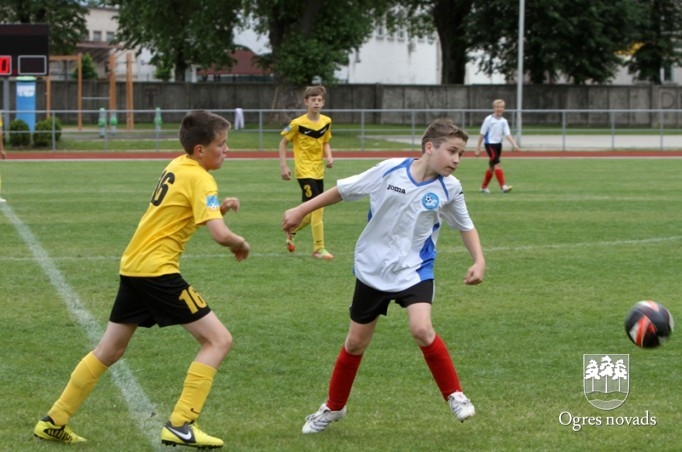"Ogres SC" jaunie futbolisti piekāpjas Vidzemes izlasei