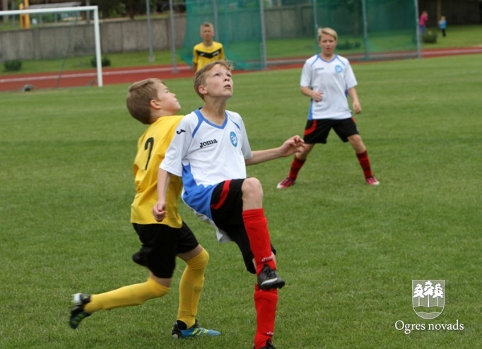 "Ogres SC" jaunie futbolisti piekāpjas Vidzemes izlasei
