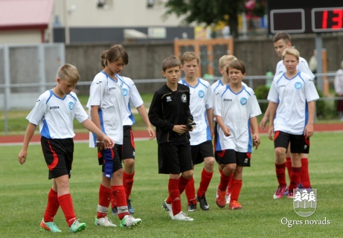 "Ogres SC" jaunie futbolisti piekāpjas Vidzemes izlasei