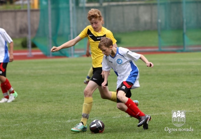 "Ogres SC" jaunie futbolisti piekāpjas Vidzemes izlasei