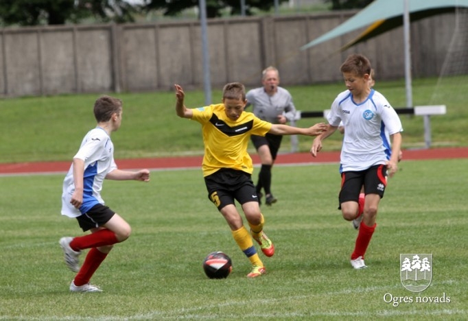 "Ogres SC" jaunie futbolisti piekāpjas Vidzemes izlasei