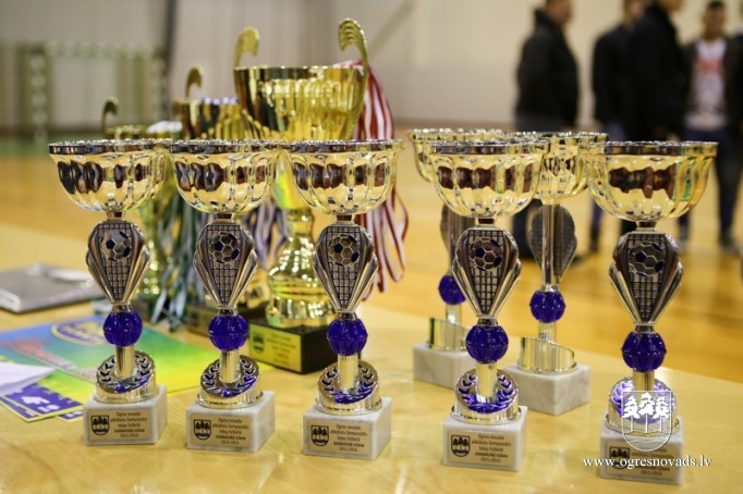 "Ogres SC" telpu futbola komanda triumfē novada čempionātā