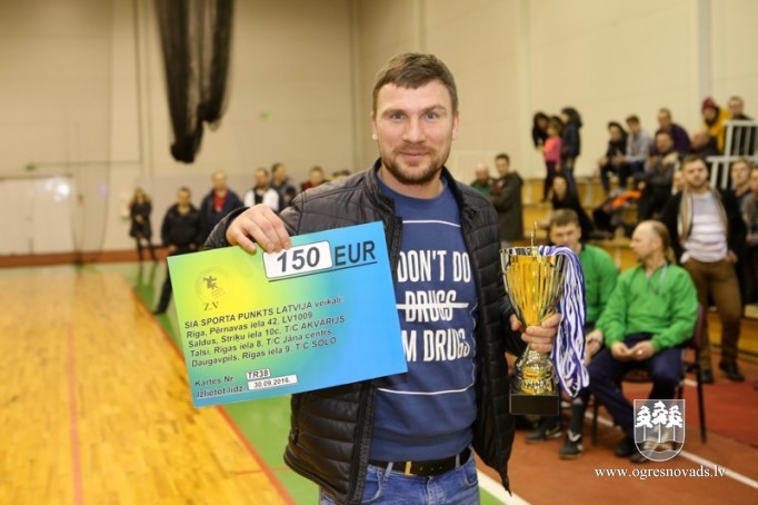 "Ogres SC" telpu futbola komanda triumfē novada čempionātā