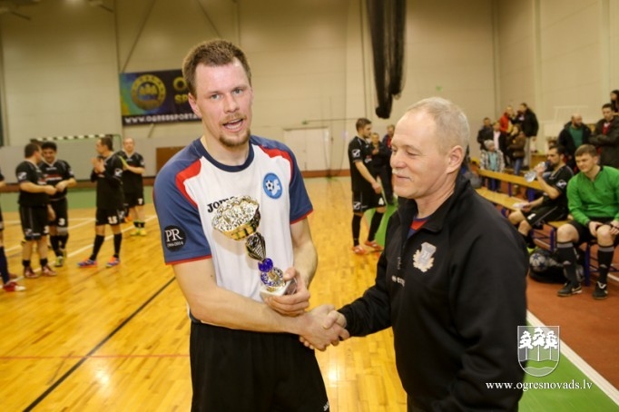 "Ogres SC" telpu futbola komanda triumfē novada čempionātā