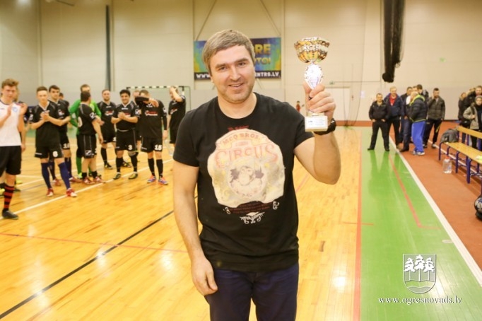 "Ogres SC" telpu futbola komanda triumfē novada čempionātā