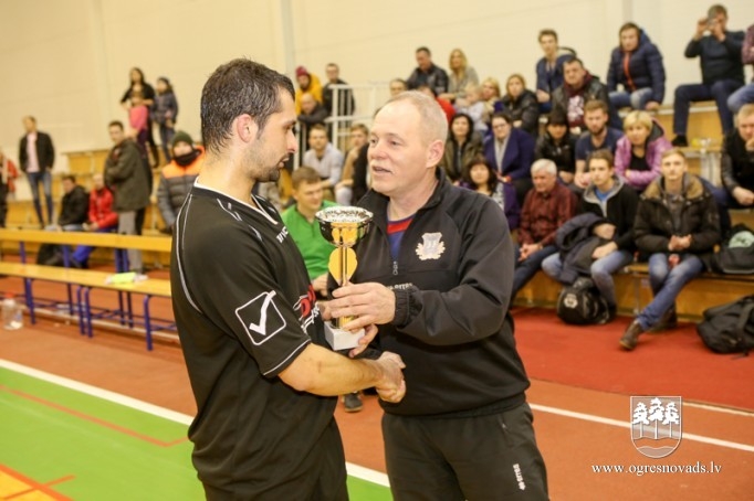 "Ogres SC" telpu futbola komanda triumfē novada čempionātā