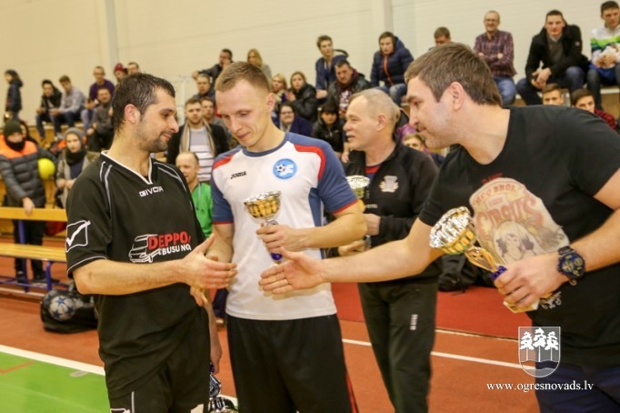 "Ogres SC" telpu futbola komanda triumfē novada čempionātā