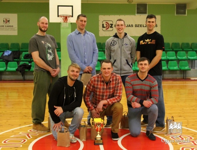 "LOS OG3R" izcīna Ogres novada kausu basketbolā