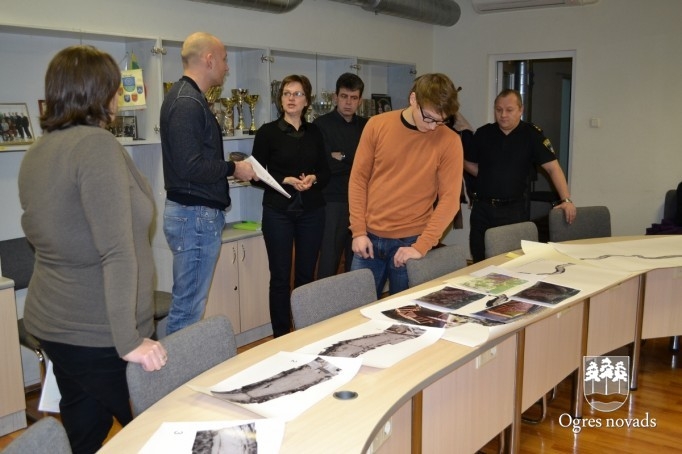 Mērlatas Ogres upes krastā uzstādīs nākamnedēļ