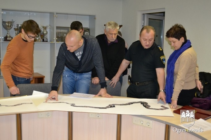 Mērlatas Ogres upes krastā uzstādīs nākamnedēļ