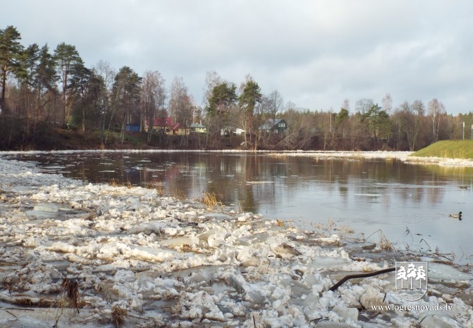 No Ogres upes ledus netiek Daugavā