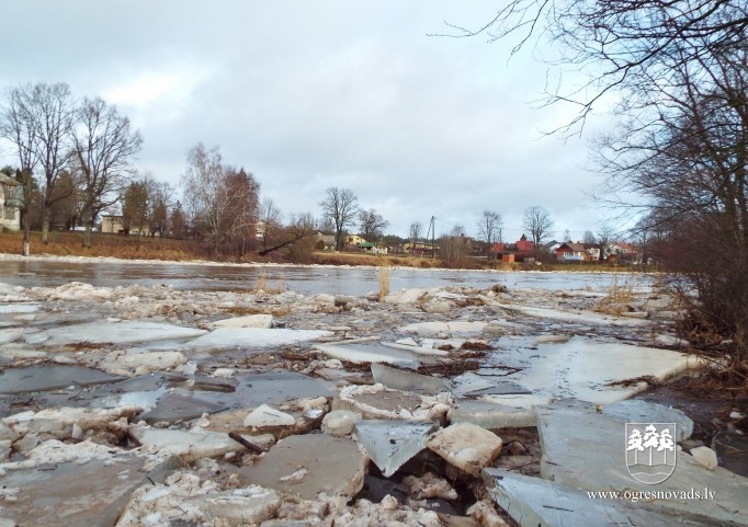 No Ogres upes ledus netiek Daugavā