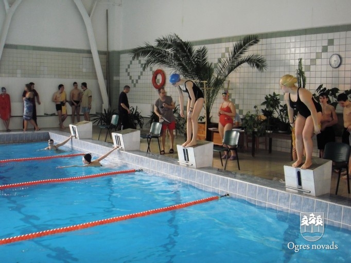 Peldēšanās sacensības skolēniem