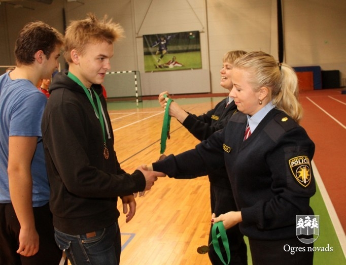 Ogres tehnikuma volejbolisti izcīna Policija kausu