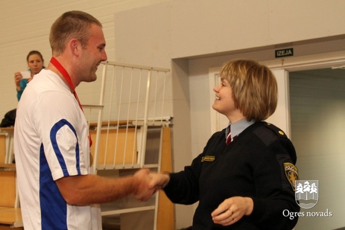 Ogres tehnikuma volejbolisti izcīna Policija kausu