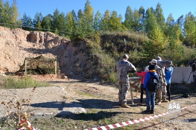 Skolēni pārgājienā godina latviešu strēlniekus