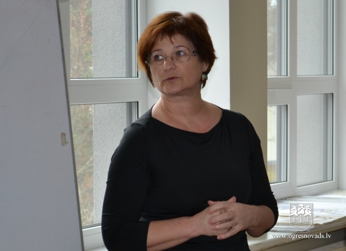 Ogres tehnikuma audzēkņi prezentē radošās vīzijas Ogres pilsētas logo izveidei