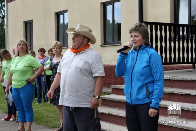 Sporta spēlēs saliedē kolektīvu