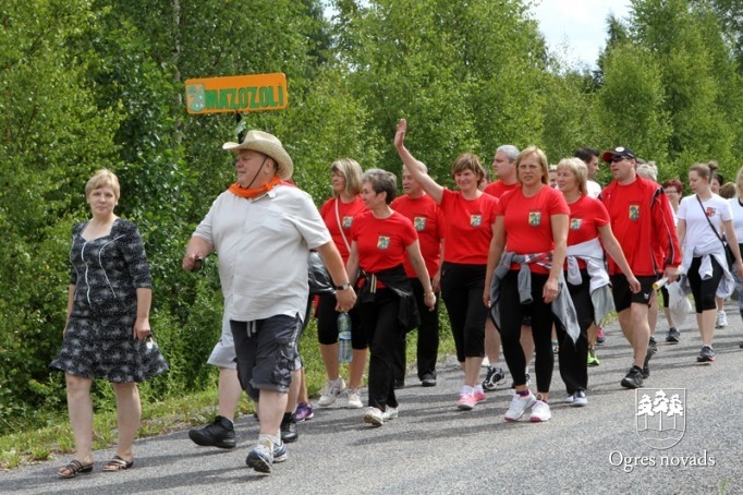 Sporta spēlēs saliedē kolektīvu