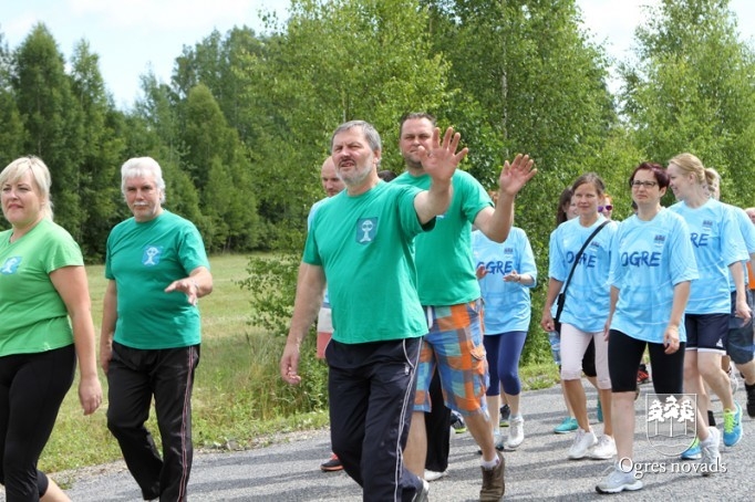 Sporta spēlēs saliedē kolektīvu