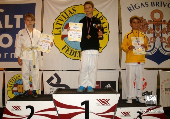 "KARATE SEN-E" sportistiem zelts un divi sudrabi Latvijas čempionātā