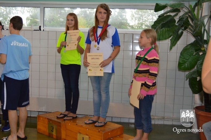 Ogrēniešiem 12 medaļas Jūrmalas peldēšanas čempionātā