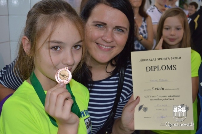 Ogrēniešiem 12 medaļas Jūrmalas peldēšanas čempionātā