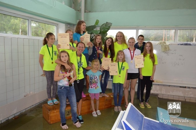 Ogrēniešiem 12 medaļas Jūrmalas peldēšanas čempionātā