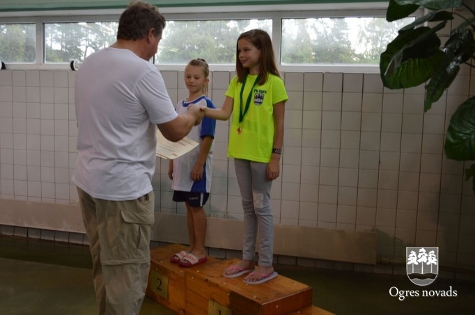Ogrēniešiem 12 medaļas Jūrmalas peldēšanas čempionātā