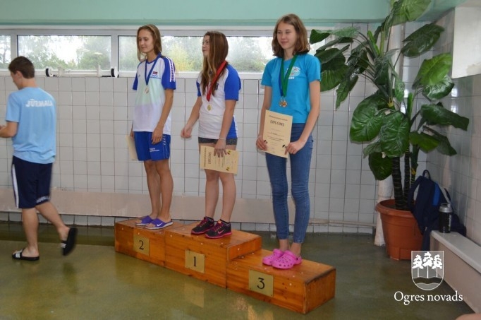 Ogrēniešiem 12 medaļas Jūrmalas peldēšanas čempionātā