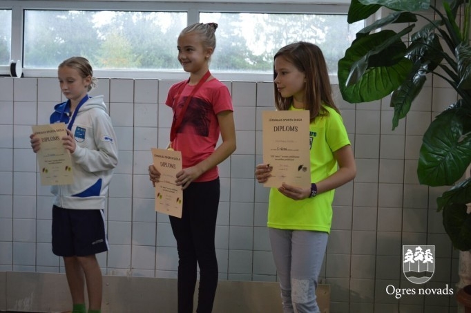 Ogrēniešiem 12 medaļas Jūrmalas peldēšanas čempionātā