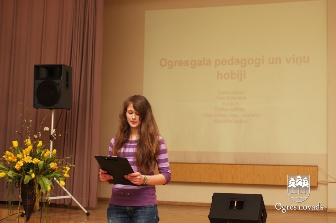 Apbalvo labāko pētniecisko darbu autorus