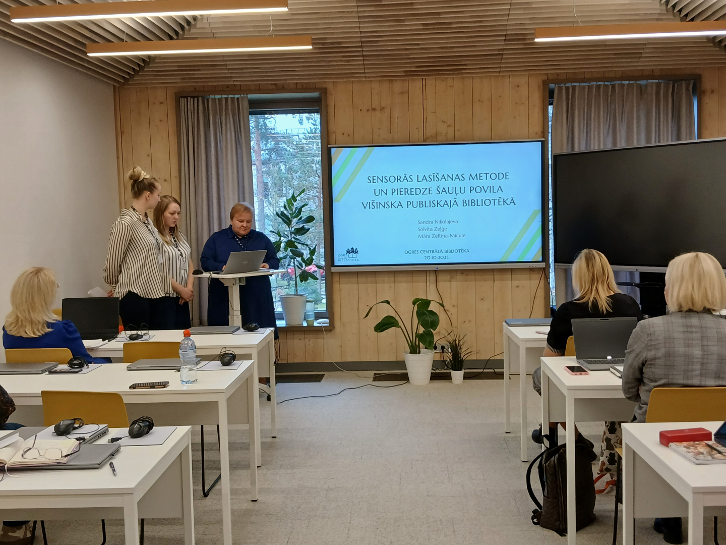 20.oktobrī Ogres Centrālajā bibliotēkā pulcējās Ogres novada skolu bibliotēku bibliotekāri, lai piedalītos profesionālās pilnveides seminārā.