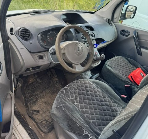 Kustamās mantas - automašīnas Renault Kangoo ar valsts reģistrācijas numuru HP5846 otrā atsavināšanas izsole