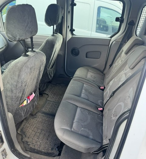 Kustamās mantas - automašīnas Renault Kangoo ar valsts reģistrācijas numuru HP5846 otrā atsavināšanas izsole