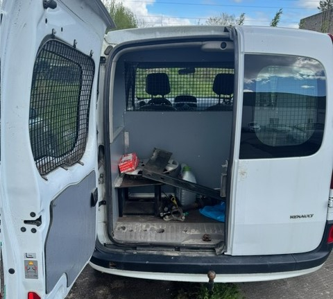 Kustamās mantas - automašīnas Renault Kangoo ar valsts reģistrācijas numuru HP5846 otrā atsavināšanas izsole