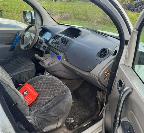 Kustamās mantas - automašīnas Renault Kangoo ar valsts reģistrācijas numuru HP5846 otrā atsavināšanas izsole